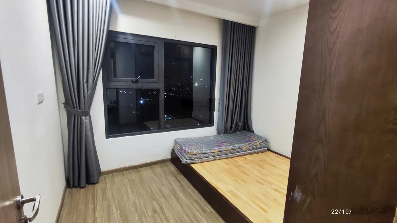 Chính chủ cho thuê căn góc 2+1 tại Tòa S2, view sân vận động Vinhomes Smart City