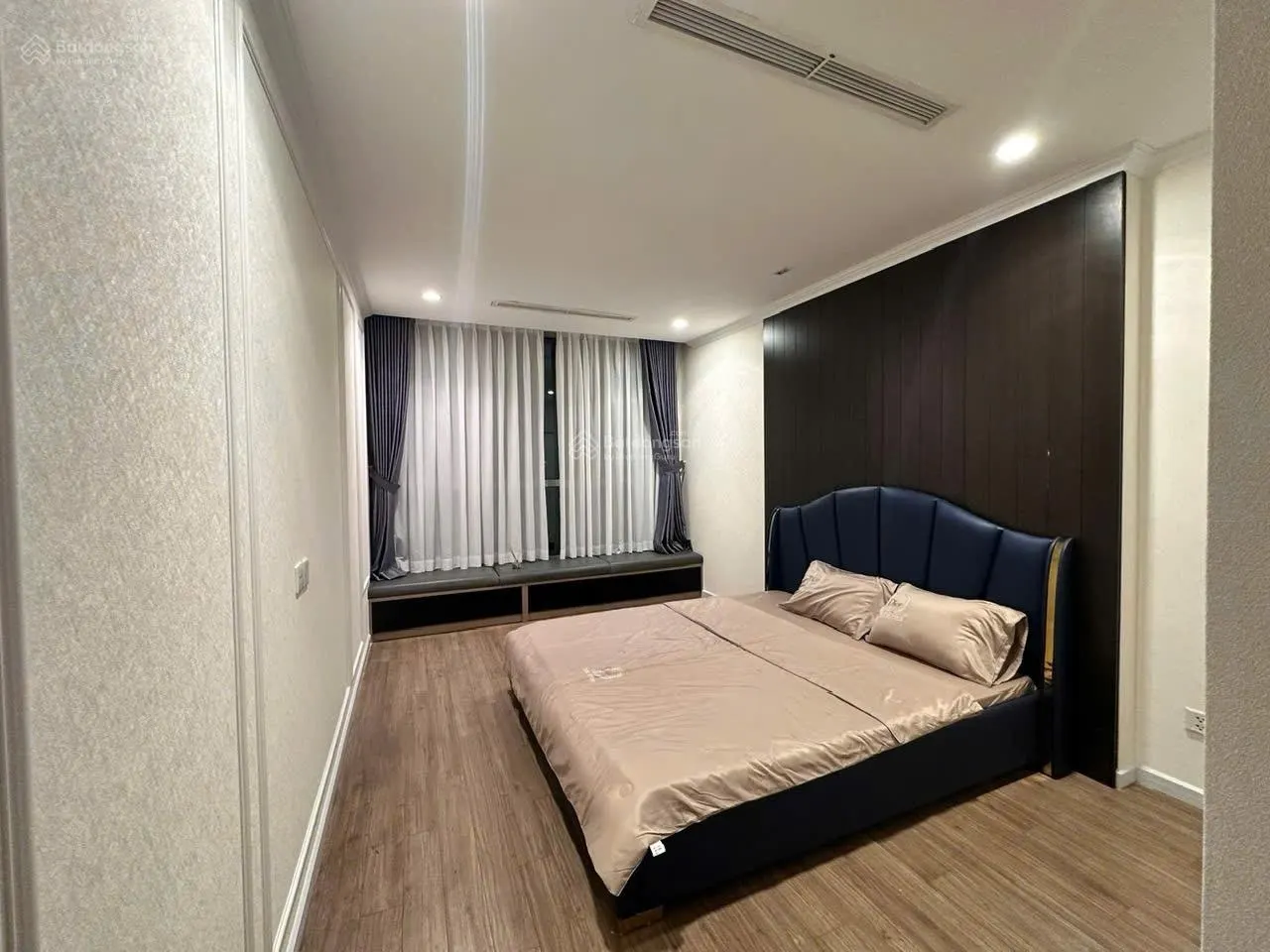 Căn hộ chung cư cho thuê hàng hiếm tại Vinhomes Central Park, 27 triệu, 89m2, 2PN, 2WC full nt đẹp
