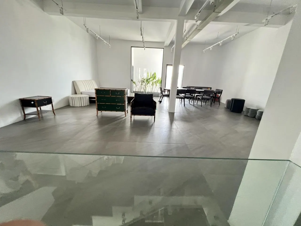 Cho thuê nguyên căn đường Huỳnh Văn Bánh, P. Phú Nhuận. DT: 9x20m. 1 trệt - 5 lầu. Thang máy.