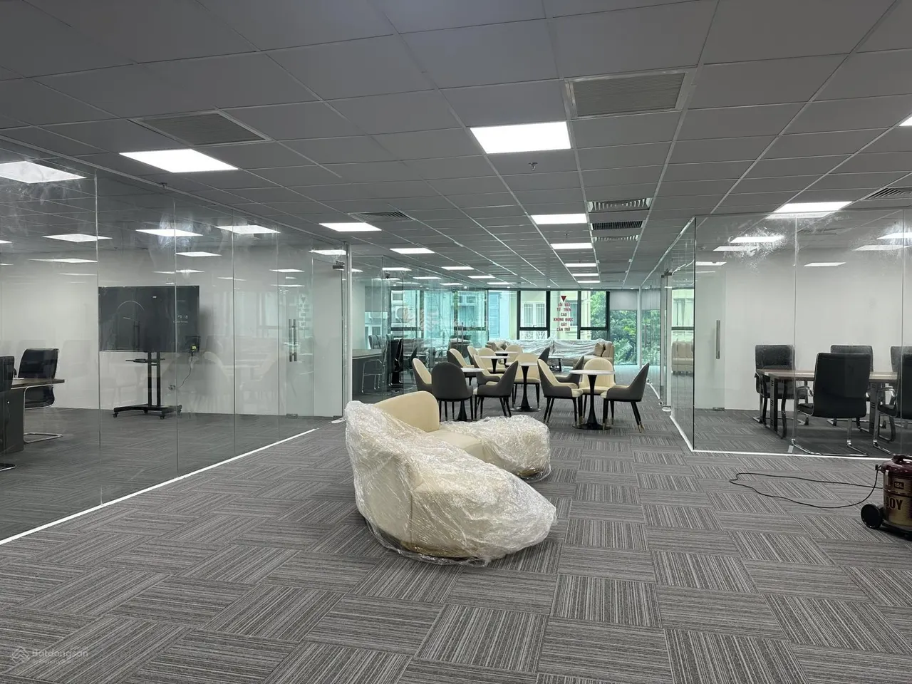 Chính chủ cho thuê văn phòng 275m2, 48 Nguyễn Chánh - Trần Duy Hưng, giá thỏa thuận