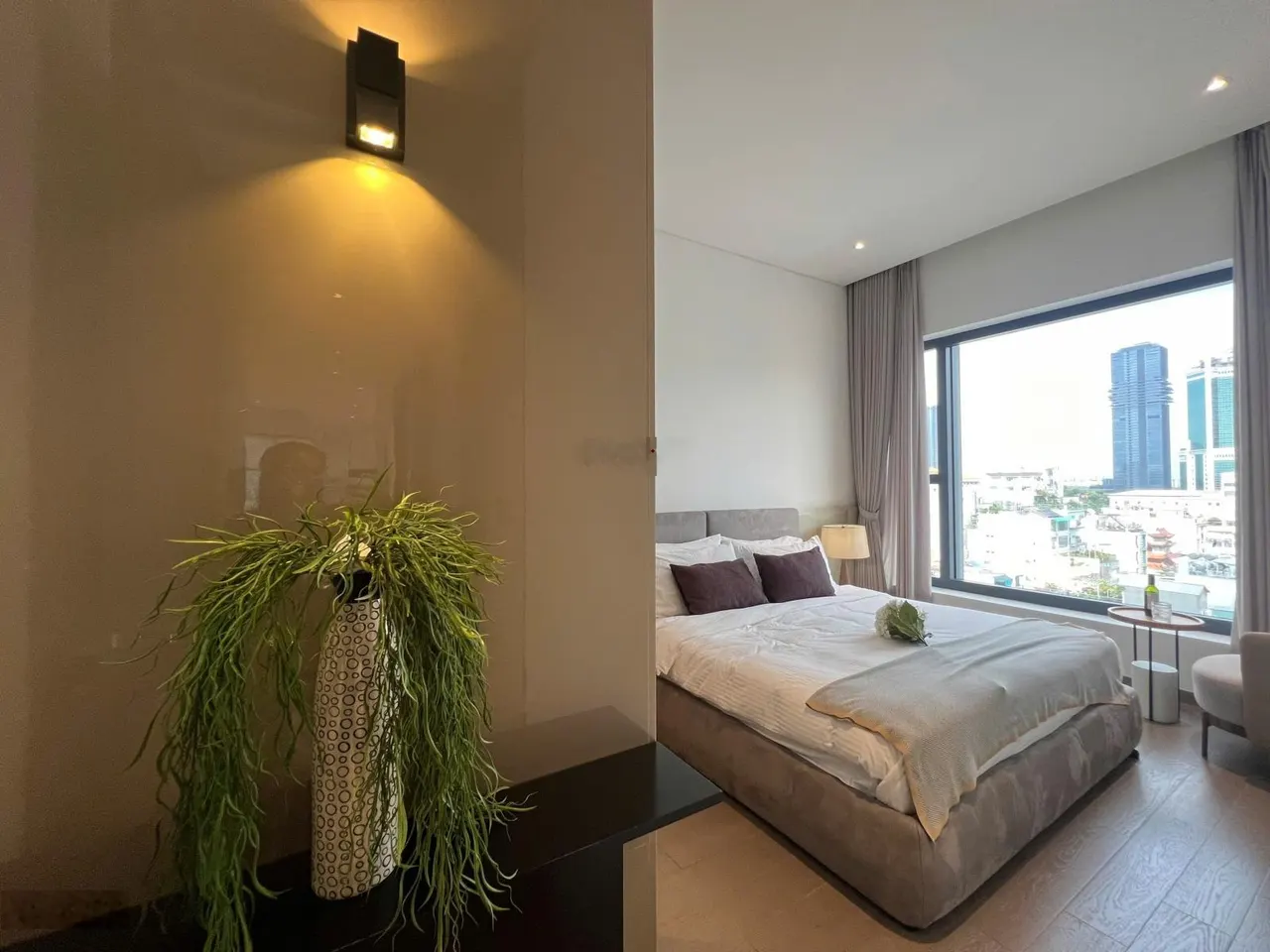 Cho thuê CHCC The Marq 3PN, DT 145m2, nội thất cao cấp, trần cao 6.9m, giá thuê 110 triệu/tháng