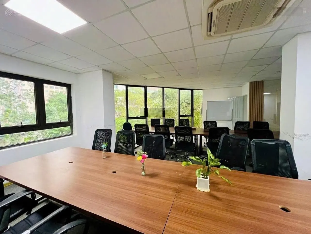 Cho thuê tòa nhà góc 2 mặt tiền DT 10 x 20m Phố Hai Bà Trưng, Quận 3
