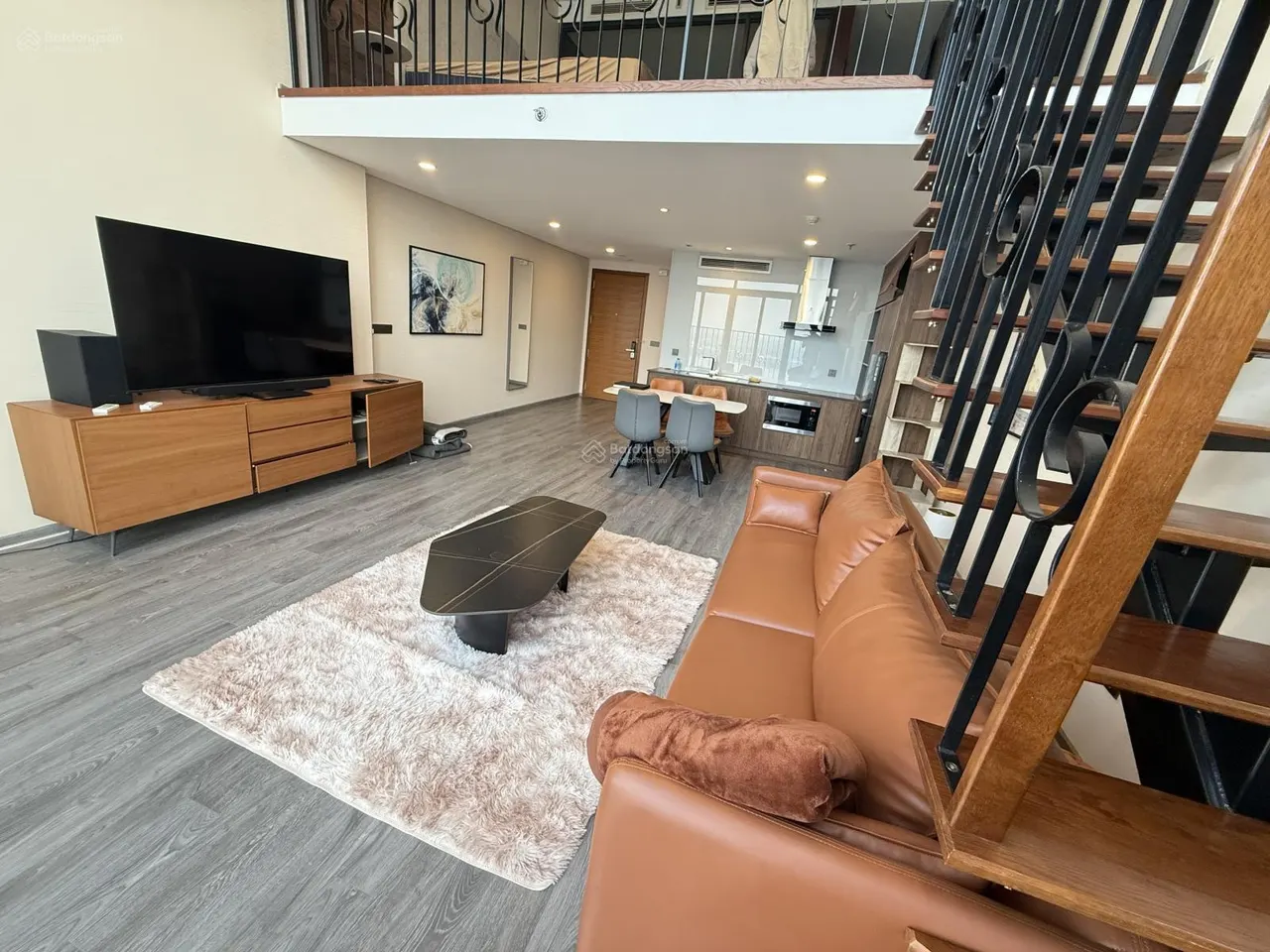 Chính chủ gửi cho thuê căn hộ 1PN 76m2 full đồ CC Pentstudio 699 Lạc Long Quân Tây Hồ view cầu