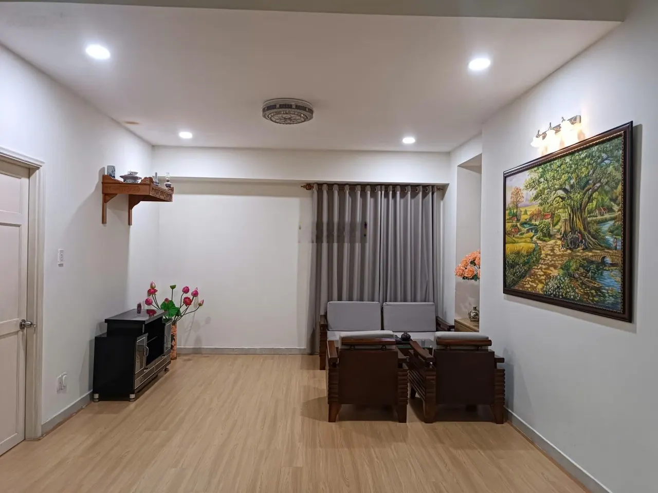Phú Mỹ Thuận 2PN 95m2. Giá thuê: 7,5 triệu. Nhà đẹp + nội thất. LH: 090••••93Thu)