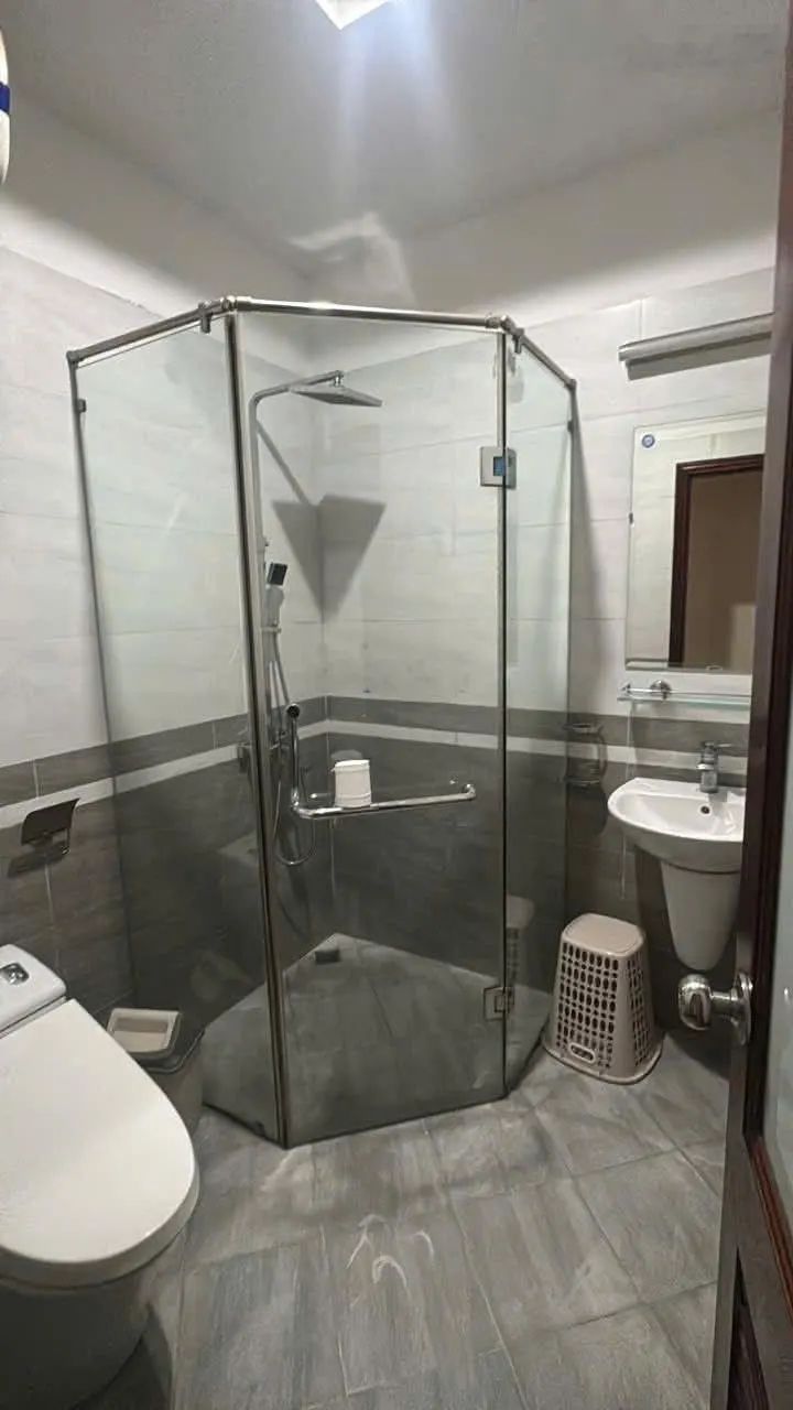 Cho thuê nhà ngõ 80 Hoàng Đạo Thành (Oto đỗ trước cửa) 50m2 x 5 tầng, giá 14tr/th