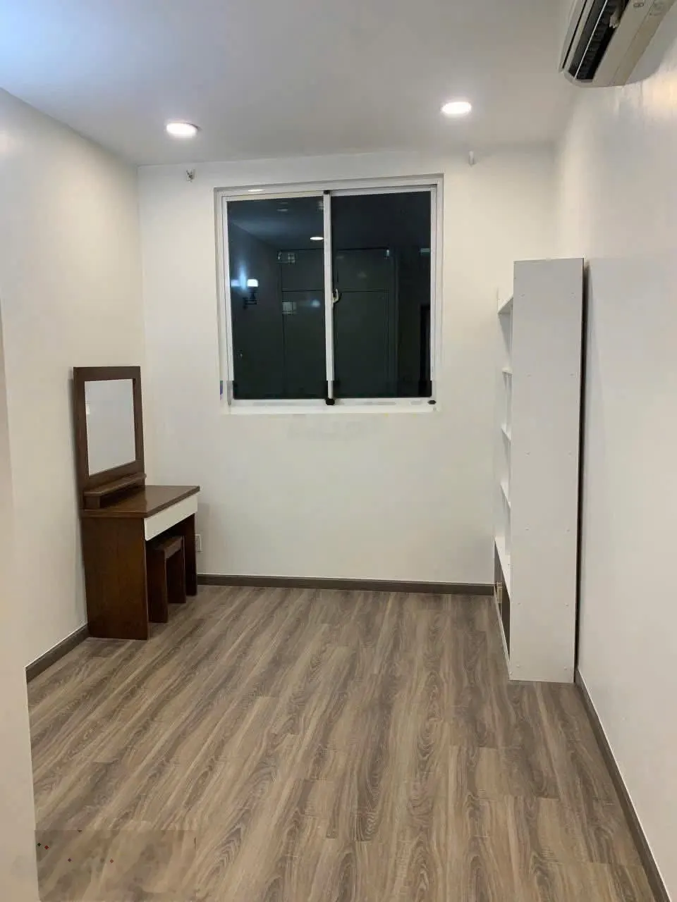 Cho thuê căn hộ 3pn - Full NT - Ban công rộng - CC Belleza Q7 - Dt 124m2 - Giá 14 triệu