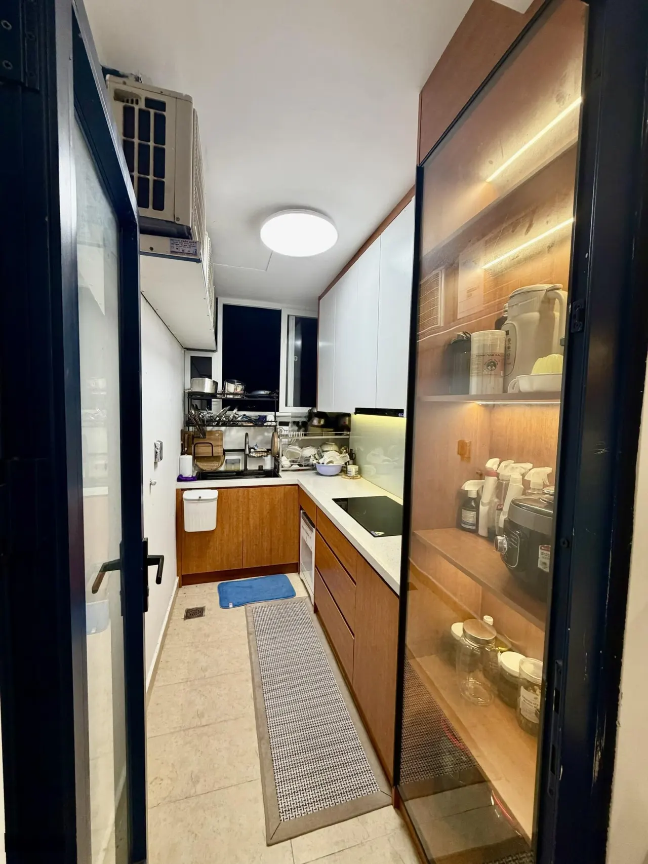 Cho thuê penthouse 138m2 3PN có sân riêng tại Quận 7