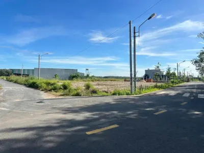 O931.783.2o9 thua lỗ bán gấp 260M2 đất đường nhựa thông ra KCN, nhà máy đang H.động. giá 750TR