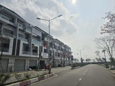 Bán căn xây thô 4 tầng diện tích đất 75m mặt 5m hướng tây bắc. khu đô thị him lam đại phúc dãy CL1 trục chính nhìn chung cư. Phường võ cường tỉnh bắc ninh