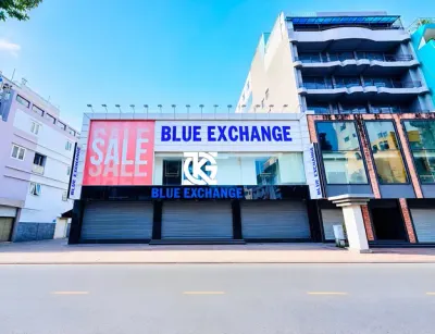 Cho Thuê Nhà GÓC 2MT: 131 Nguyễn Trãi - Quận 5 - 20x20m, 2 tầng