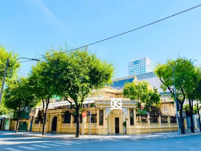 Cho Thuê Nhà GÓC 2MT: 86 Võ Văn Tần + Bà Huyện Thanh Quan - Quận 3 - 25x25m, 3 tầng