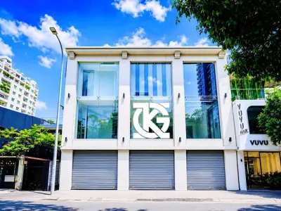 Cho Thuê Nhà GÓC 2MT: 223-225-227 Nguyễn Trãi - Quận 1 - 12x18m, 3 tầng