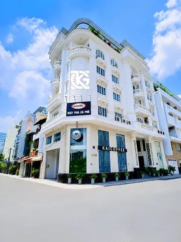 Cho Thuê Nhà GÓC 2MT: 01 Đường C18 - Quận Tân Bình - 10.5x21m, hầm, 5 tầng