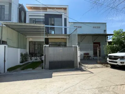 Bán nhanh nhà mới xây - trung tâm xã Diên Khánh - Diên Khánh 1,780 tr - Diện tích : 72,8m ngang 6m thiết kế hiện đại - DTXD: 84,5m m , 1 trệt 1 lầu gồm 2 phòng ngủ, 2 wc, phòng thờ, sân đậu xe oto