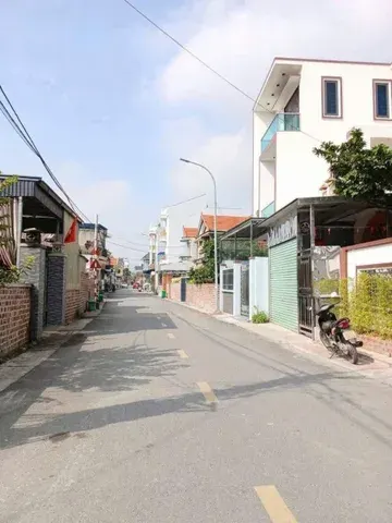 ĐẤT MẶT ĐƯỜNG CHIM TRỜI – THÔN 9 THIÊN HƯƠNG – VỊ TRÍ KD ĐẸP.l/h:076••••90 e Thuý Diện tích 105m², mặt tiền hơn 10m, vuông vắn, cực kỳ lý tưởng để chia thành 2 lô riêng biệt hoặc xây dựng nhà ở kết hợp kinh doanh. Hướng Nam mát mẻ, phong thủy tốt, đó
