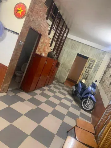 Cho thuê nhà ngõ 105 Doãn Kế Thiện, Cầu Giấy 32M x 5T (3ngủ kk) giá 12 triệu