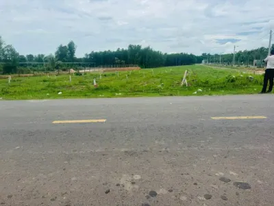 Bán gấp 4 lô đất 250M2 xây trọ, SHR, T.cư, mặt tiền nhựa chợ sát KCN dân cư đông giá 545TR