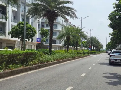 Bán căn xây thô 5 tầng dãy CL9 KĐT him lam đại phúc. Mặt đường đôi rộng 42m. Diện tích 75m mặt tiền 5m hướng tây bắc. Phường võ cường tỉnh bắc ninh