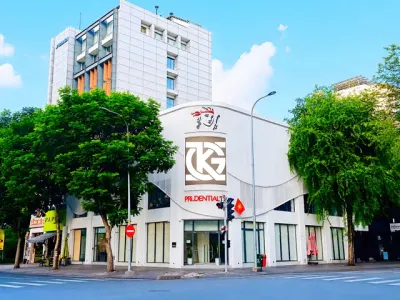 Cho Thuê Nhà GÓC 2MT: 25B Trần Cao Vân + Hai Bà Trưng - Quận 1 - 20x20m, 3 tầng