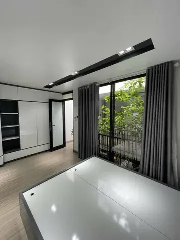 BÁN NHÀ KHU PHỐ NHÀ THỜ – TRUNG TÂM HẠ LONG Giá chỉ 3.x tỷ Bạn đang tìm một căn nhà vừa ở vừa giữ giá tốt ngay trung tâm Hạ Long? Đây là lựa chọn rất đáng xem! Thông tin căn nhà: Diện tích đất: 72,3m²