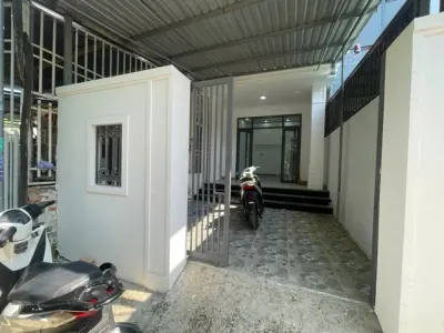 Giảm 200 triệu cho khách mua thiện chí - chỉ còn 2 tỷ 50triệu bán nhà phường tây nha trang (vĩnh thạnh). DT 94.7m2