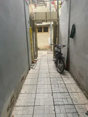 Bán nhà 3 tầng ngay tại trung tâm tp Nha Trang, cách biển 200m. Hẻm đường Pasteur - DT 58,7m có 22m đất SDC - Nhà bê tông cốt thép, kiên cố 2PN, có sân thượng thông thoáng. Vị trí nằm ngay trung tâm thuận tiện mọi thứ, gần biển, rất phù hợp cho GĐ th