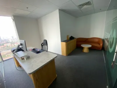 Cho thuê văn phòng gần 480m2 có sẵn nội thất tại nguyễn ngọc vũ, giá rẻ vị trí đẹp