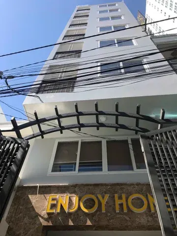 Bán Tòa nhà - căn hộ 7,5 tầng 14 căn hộ đang sẵn dòng tiền. Khu phố Tây Nha Trang . Giá 15 tỷ
