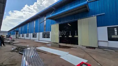 Cho Thuê Xưởng 2800m2 + 3700m2 Tân Uyên , PCCC tự động ,Giấy tờ đầy đủ Lh 082••••25