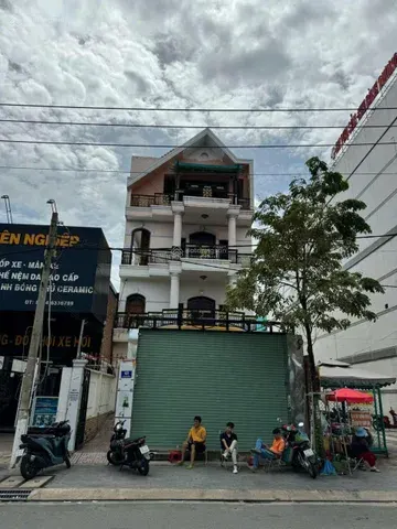 Nhà 7 x 30m, 3 tầng mặt tiền CMT8 ngay ngã 6 Thủ Dầu Một