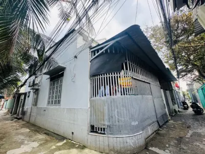 Bán nhà riêng bán nhà hẻm 01 đường vĩnh phú 38 - phường lái thiêu, nhà hai mặt tiển, hẻm xe honda, 5’ đi bộ ra quốc lộ 13 đang làm, xung quanh khu đông dân cư , nhà còn mới mua về sẵn ở luôn.