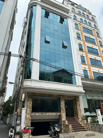 Cho thuê nguyên căn tòa văn phòng dịch vọng hậu - cầu giấy -150m² - kết cấu: 7 tầng + 1 hầm. 120 TR/tháng
