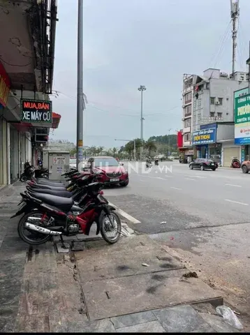 Giá tốt Bán nhà 3 tầng mặt đường Giếng Đáy,gần ngã tư Ao Cá,Hạ Long,Quảng Ninh