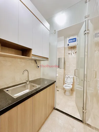 Nhà riêng cách mặt phố thái hà 50M, T1 kinh doanh , T2 để ở