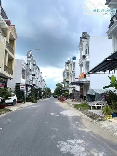 Bán nhà 2 lầu cao cấp đường B12 KDC hưng phú - trục thông siêu thị go