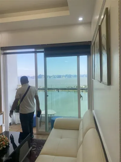 Căn 2 ngủ dt 63,5 m2 tầng 15 view trực diện vịnh hạ long, có sổ giá 3 tỷ 2 bao phí cn view cực đẹp