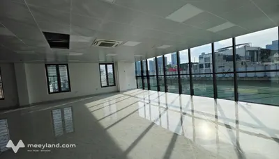 Đầu phố Nguyễn Khang - Chính chủ cho thuê văn phòng thông sàn 80m2/MT 10M full kính, giá chỉ 15tr
