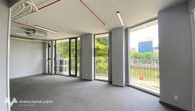 Văn phòng Hoàng Sa Q1 170m2 ngăn sẵn 2 phòng, ban công view 3 mặt sông thoáng