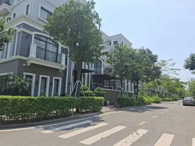 Quyết bán căn grand town house giá tốt hướng tây bắc chỉ với 9 tỷ tròn