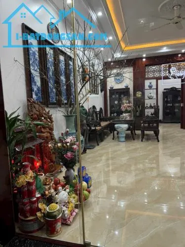 Bán căn nhà 4 tầng lô góc, thang máy, mặt phố phường Trần Hưng Đạo, TP HD, 73.3m2, mt 6m