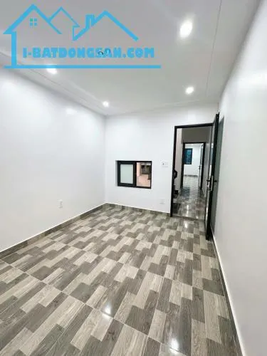 Bán nhà tô hiệu lê chân hoàng quý 40m2 ô tô cách nhà 10m giá 2 tỷ 8x.