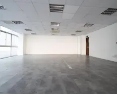 Cho thuê văn phòng Quận 4 - Bến Vân Đồn giáp Quận 1, chỉ 261.080đ/m2/th, sàn view kính, vuông vức