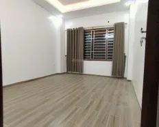 Cho thuê nhà 60m2 x 6 tầng phố Nguyễn Khang, làm vp, lớp học, kinh doanh