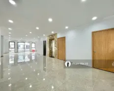 Văn phòng Vạn Phúc 7x15m, thang máy, máy lạnh, xe free, ngăn vách cầu thang, vị trí đẹp, giá 13tr