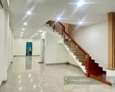 Cho thuê văn phòng tầng trệt (5x21m) KĐT Vạn Phúc, có hầm để xe, lối đi riêng. Giá 10 triệu TL