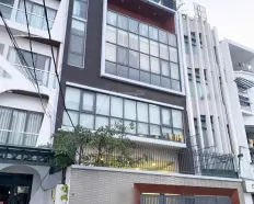 Cho thuê nhà nguyên căn đường Sư Vạn Hạnh, Phường 12, Quận 10! (1000m2) H + T + 6L (120 triệu)