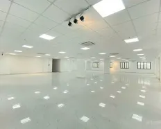 Ngay sân bay có building 2MT Hoàng Văn Thụ, Tân Bình, DT: Vuông 170m. Giá: 45tr Tell: 0919 167