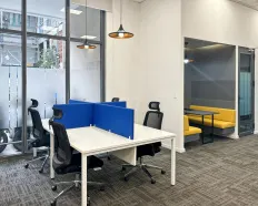 Cho thuê không gian làm việc chung tại Regus L'Mak - bàn làm việc linh hoạt