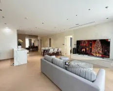 Cần cho thuê căn hộ 3PN Vinhomes Golden River Ba Son. View trực diện sông, nội thất cao cấp