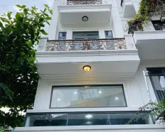 Nhà hẻm thông 8m, Nguyễn Văn Lượng Phường 17, diện tích: 4x17m, 4 lầu - 5 phòng 5WC=20 triệu/tháng